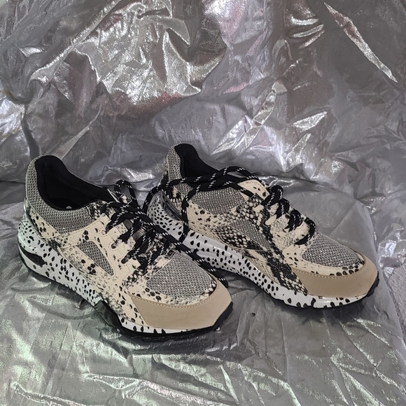 Steve Madden Clift Sneaker - Picture 2 of 6